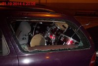 Majitel nechal přes noc v autě bicí soupravu, díky pohotovému svědkovi o ní nepřišel