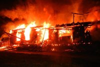 U požáru rekreační chaty na Hrčavě zasahovali hasiči ze 3 států