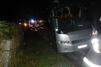Havárie rakouského autobusu se na jihu Čech obešla bez zranění