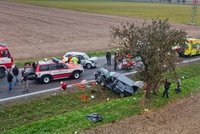 Při nehodě u Hradce Králové bylo zraněno 7 osob