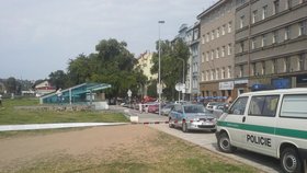 Policisté prošetřují úmrtí bezdomovce u stanice metra Hradčanská