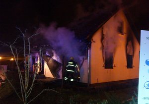 Požár zničil u Mladé Boleslavi rodinný dům