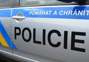 Policisté v Praze zadrželi podezřelé z vloupání do domu