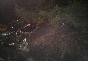 Při havárii vozu na Karlovarsku zemřel řidič