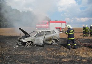 Jízda vozu po strništi skončila požárem
