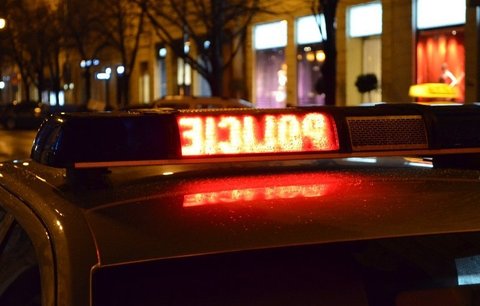 Řidička jela téměř 200 km / hod, před policisty ujížděla, na zadní sedačce přitom vezla dítě