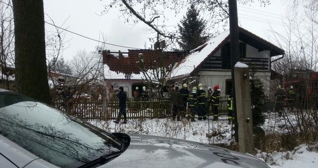 Složky IZS bojovaly s požárem objektu, uvnitř byl nalezen mrtvý muž