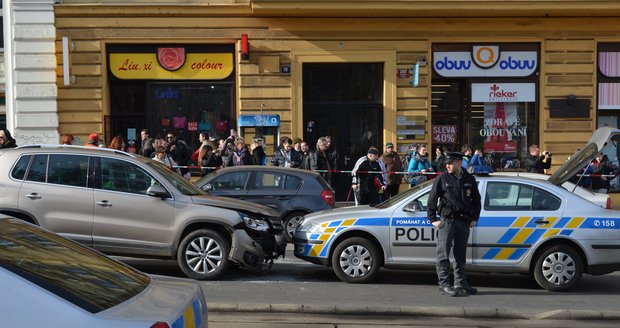 Policistům v Praze ujížděl kradený Tiguan