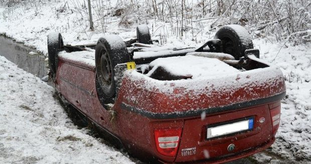 Husté sněžení komplikovalo dopravu na Vsetínsku