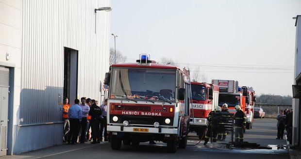 K požáru pece ve výrobní hale vyjely tři jednotky hasičů