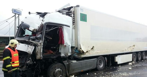 Desítkám řidičů kvůli neukázněnému chování na dálnici hrozí ztráta řidičských průkazů