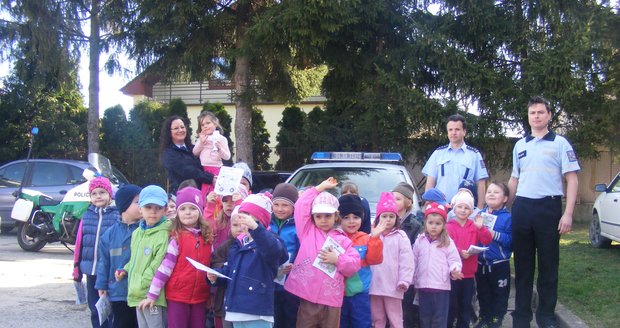 Děti z mateřské školky navštívily policejní služebnu v Unhošti