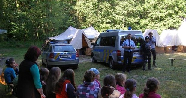 Policisté na Trutnovsku navštívili dětské tábory