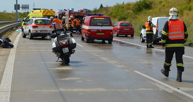 Při nehodě motocyklu na Pražském okruhu zemřel člověk