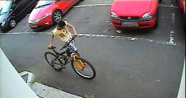 PÁTRÁNÍ: Kriminalisté pátrají po neznámém cyklistovi