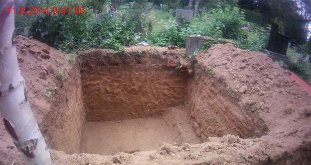 Strážníci prověřovali nelegální výkopové práce na hřbitově