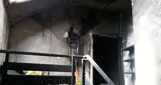 Hasiči zachránili z hořící budovy penzionu dvě osoby