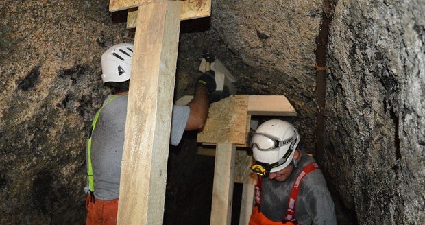 Hasiči na jihu Moravy zajistili bortící se strop ve vinném sklípku