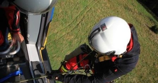 Letečtí záchranáři cvičili s Horskou službou v Beskydech