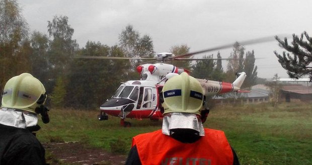 Grilování skončilo popálením muže a ženy, na místo vzlétl vrtulník LZS