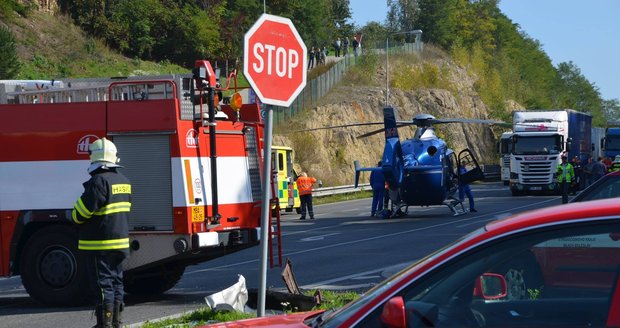 U nehody v Mladé Boleslavi zasahovaly dva vrtulníky LZS