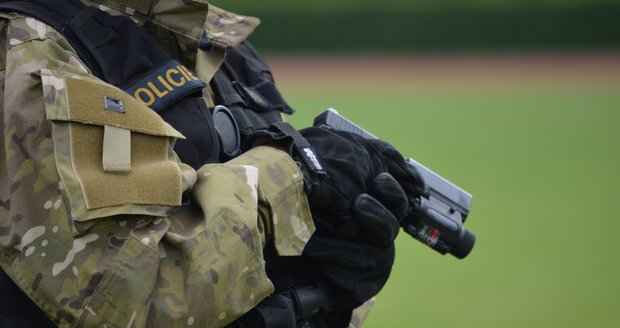 Kriminalisté zadrželi v Kralupech nad Vltavou trojici dealerů drog