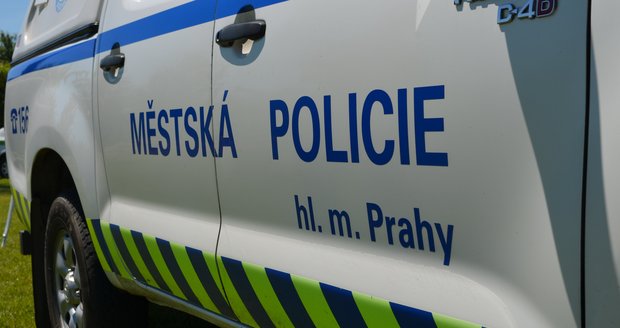 VIDEO: Pražští strážníci zadrželi dva opilé řidiče, jeden z nich měl vysloven zákaz řízení