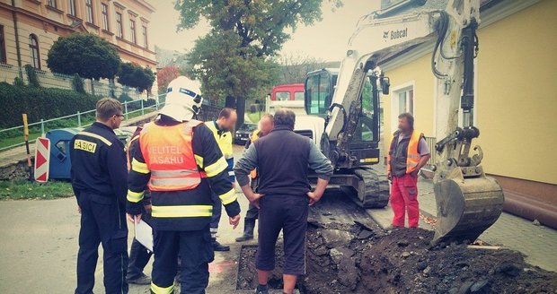 Po proražení plynového potrubí muselo být na Šumpersku evakuováno 50 lidí
