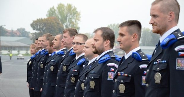 Čeští policisté se vrátili po roce z Kosova