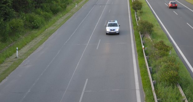 Dálniční policisté z Rudné se s cizineckou policií zaměřili na bezpečnost na dálnici D5