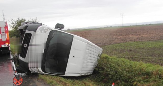 Havárie dodávky si na Přerovsku vyžádala vážné zranění řidiče