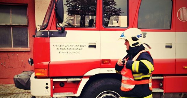 Silnici na Prostějovsku uzavřeli hasiči kvůli úniku kyseliny chlorovodíkové