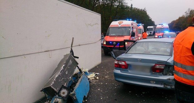 Složky IZS zaměstnala na R4 u Cukráku nehoda několika vozidel