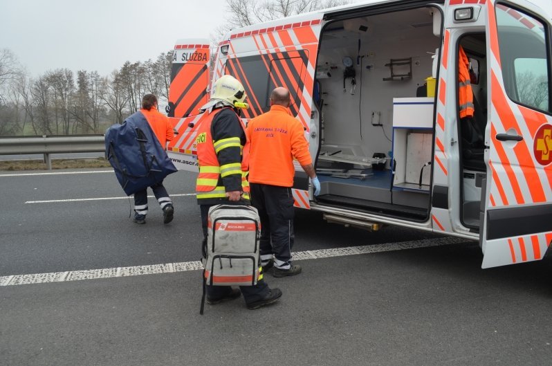 Složky IZS zaměstnala vážná nehoda osobního vozu