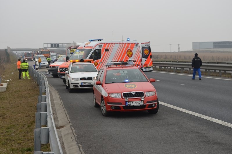 Složky IZS zaměstnala vážná nehoda osobního vozu