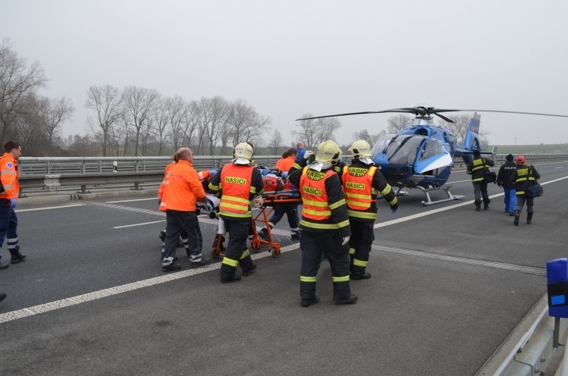 Složky IZS zaměstnala vážná nehoda osobního vozu