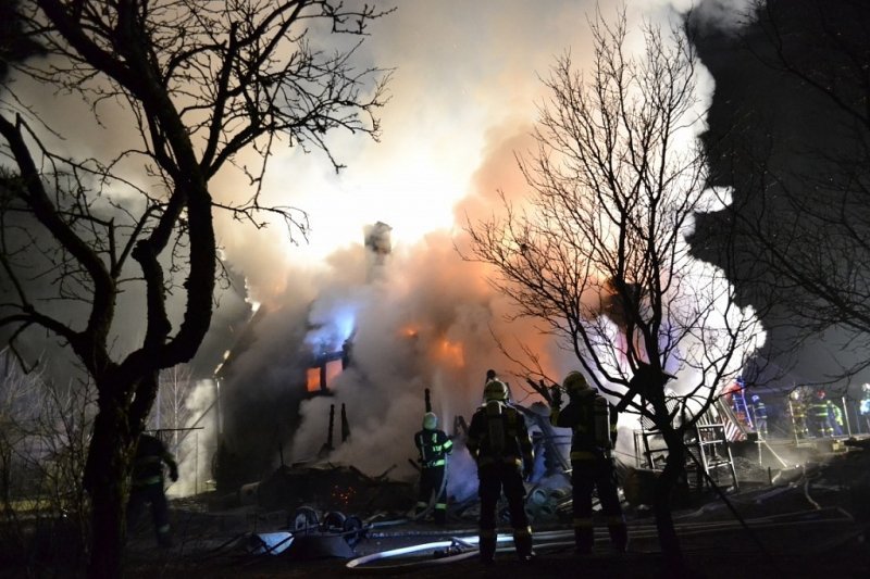 Složky IZS zaměstnal požár zemědělské usedlosti