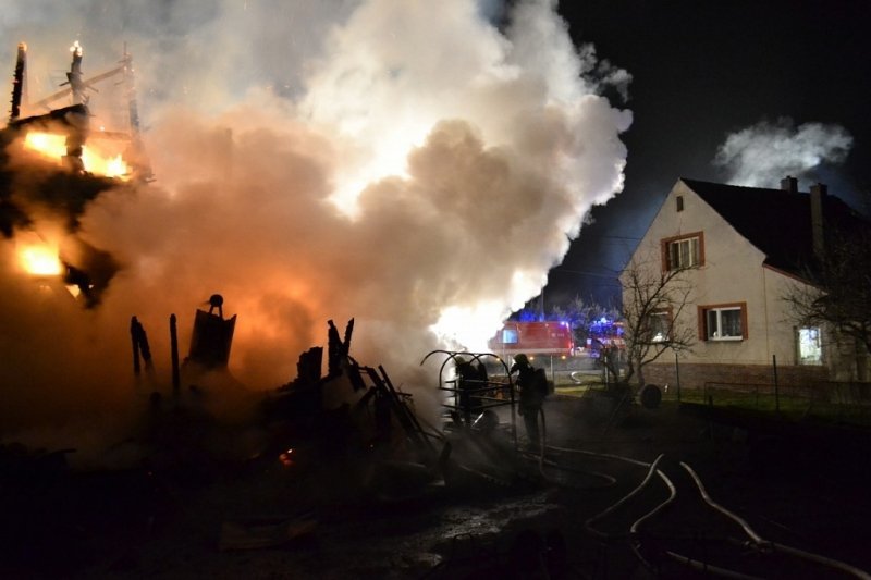 Složky IZS zaměstnal požár zemědělské usedlosti