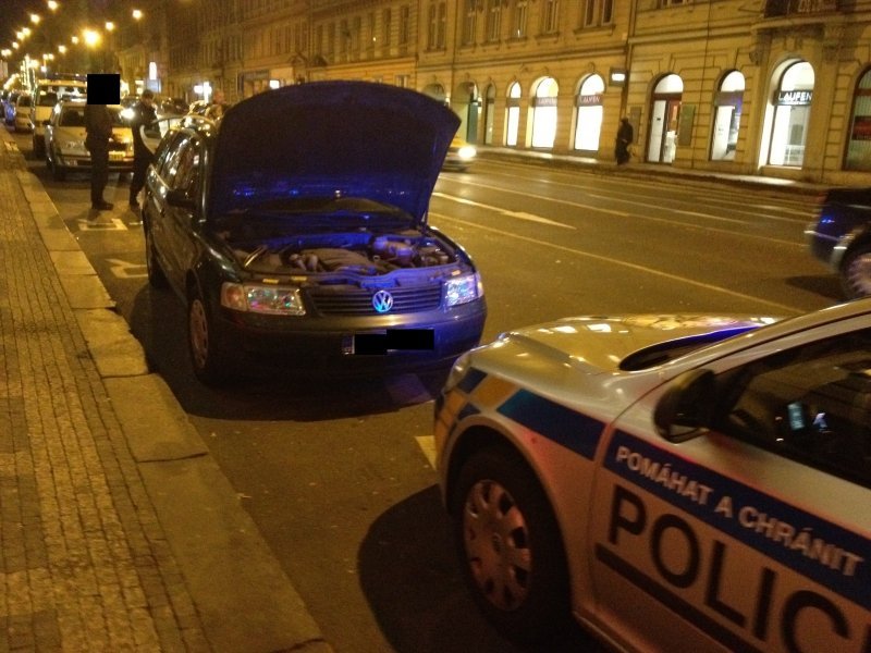 Policisté z OHS Vinohrady zastavili odcizené vozidlo, (ne)řidiče zadrželi