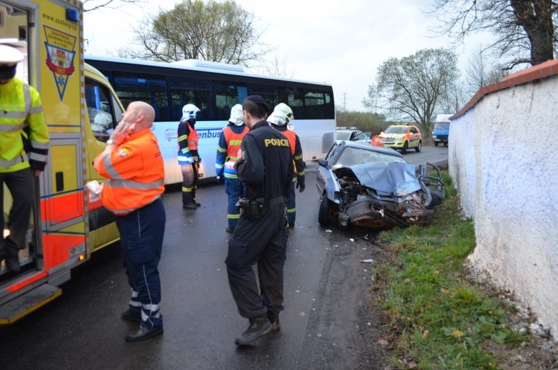 Při nehodě autobusu a Felicie se zranili tři lidé