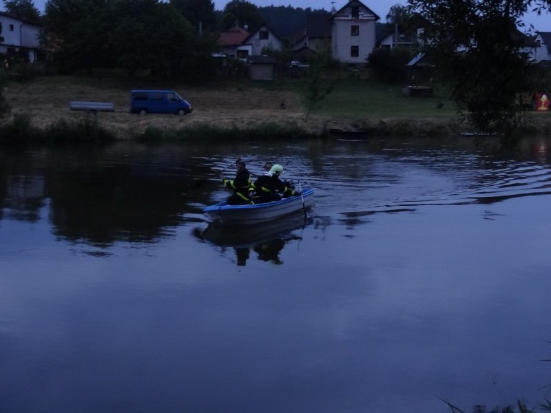 Složky IZS pátraly na Sázavě po vodákovi, zatím marně