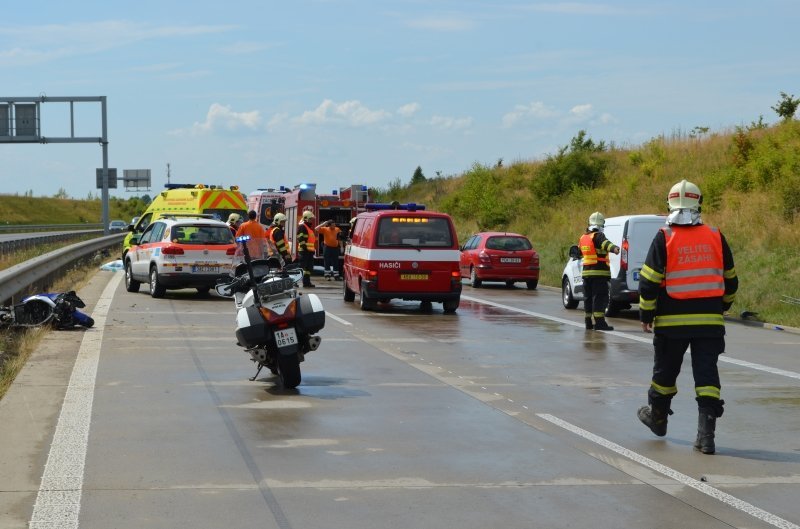 Při nehodě motocyklu na Pražském okruhu zemřel člověk