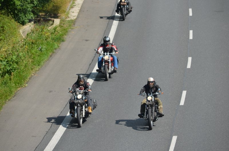 Členové Hells Angels vyrazili z Prahy na spanilou jízdu