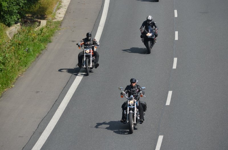 Členové Hells Angels vyrazili z Prahy na spanilou jízdu