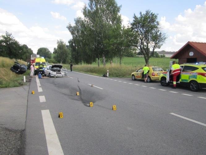 Jednoho z řidičů museli hasiči po nehodě na Vysočině vyprostit