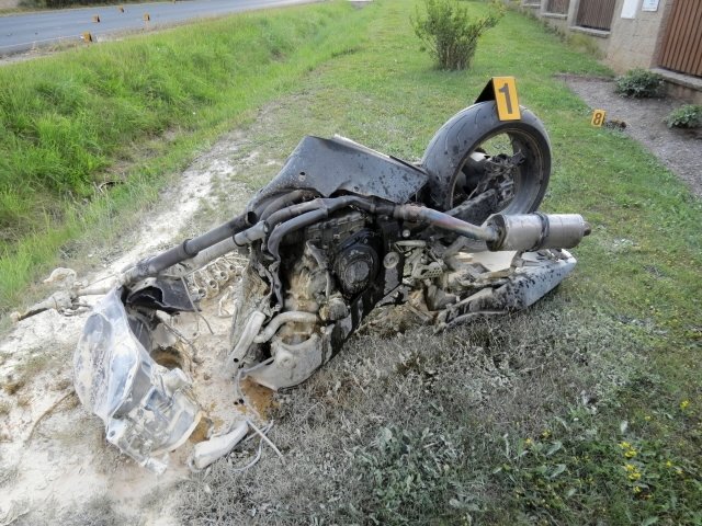Motorkář při nehodě na místě zemřel, složky IZS zaměstnala také další vážná nehoda