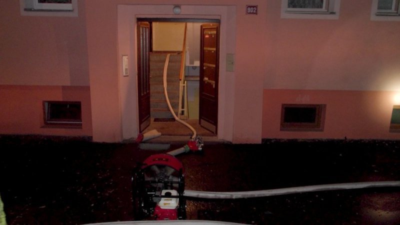 Požár bytu způsobil škodu půl milionu, hasiči při zásahu nalezli marihuanu
