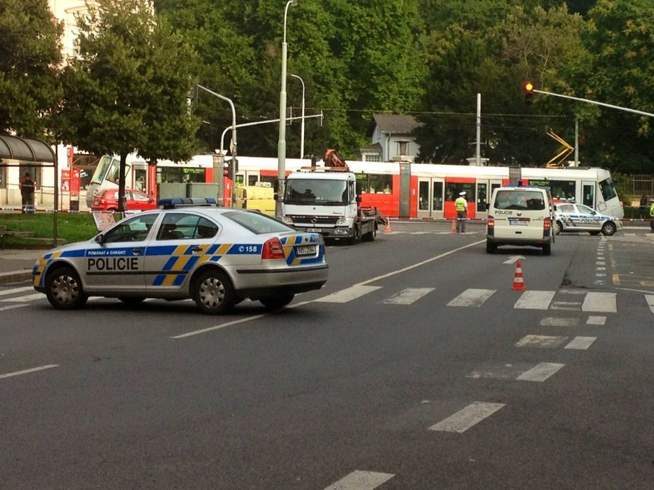 Řidič BMW zabil 21letou dívku, od nehody utekl