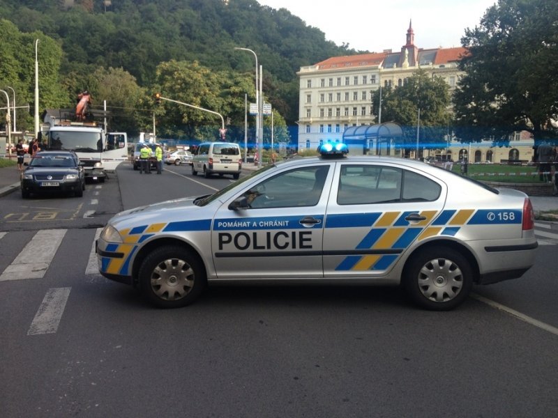 Řidič BMW zabil 21letou dívku, od nehody utekl