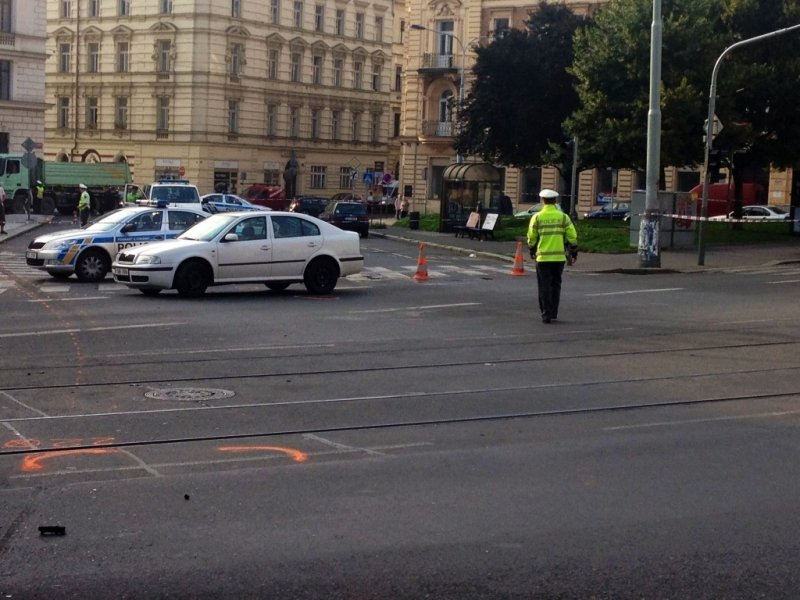 Řidič BMW zabil 21letou dívku, od nehody utekl